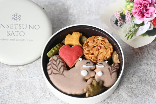 クッキー缶「小さなリスの森」