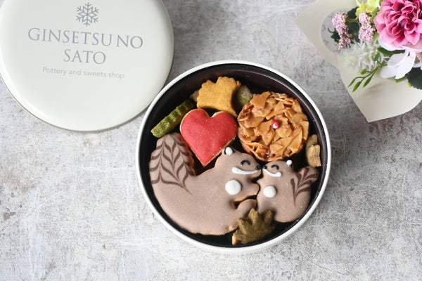 クッキー缶「小さなリスの森」